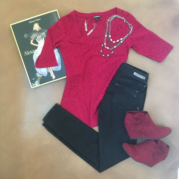 Gorgeous Lace Top- Great for any occasion. - Picture 3 of 7